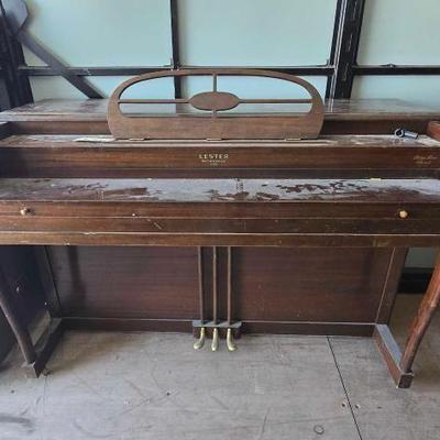 #24002 • Lester Philladelphia U.S.A Piano
