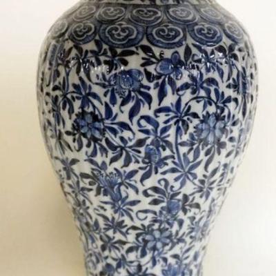 1150	CHINESE PORCELAIN BLUE AND WHITE VASE, APPROXIMATELY 17 IN H
