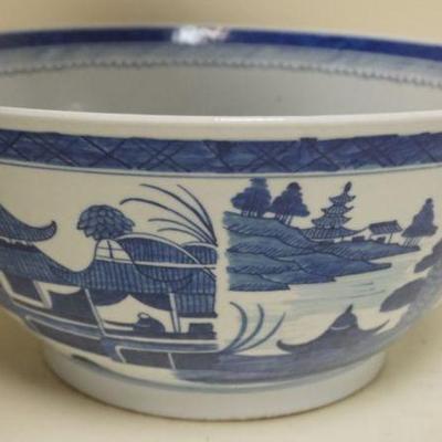1137	CHINESE CANTON PORCELAIN LARGE BOWL, APPROXIMATELY 15 1/2 IN X 7 IN H
