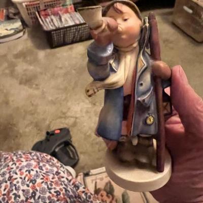 Vintage Hummel figurine “Hear ye, hear ye” - bee in V mark