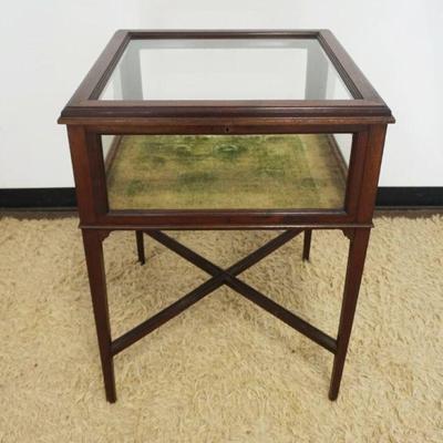 1174	MAHOGANY FLOOR STANDING LIFT TOP DISPLAY CABINET W/LOCK & KEY, APPROXIMATELY 25 IN SQUARE X 32 IN HIGH
