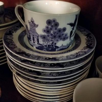 Blue Willow dinnerware