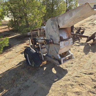 #4122 • Case Portable Brush Chipper
