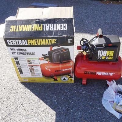 1264	CENTRAL PNEUMATIC 3 GAL OILLESS PORTABLE AIR COMPRESSOR IN BOX
