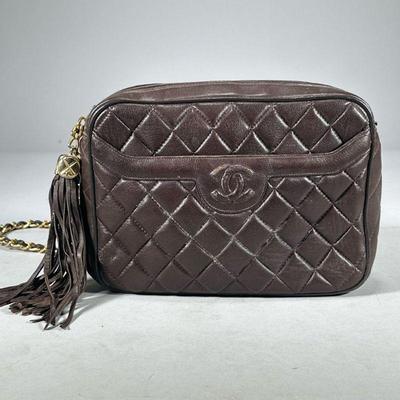 VINTAGE CHANEL-STYLE LEATHER PURSE | Faux Chanel double "C" tufted leather purse with black leather interior - h. 7 x w. 2.5 x...