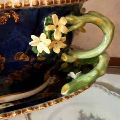 Antique 18th century Dr. Wall period Worcester porcelain tureen with underplate