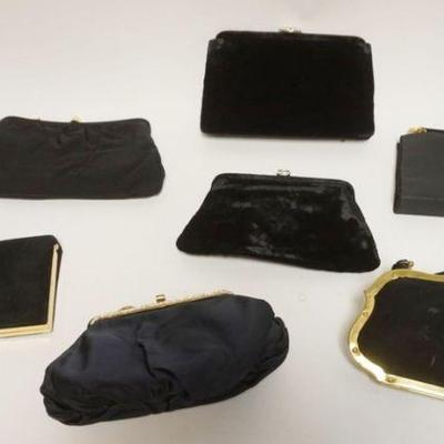1119	ASSORTMENT OF 7 LADIES EVENING BAGS
