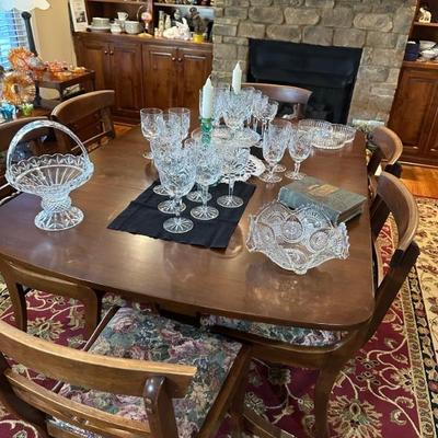 Tell City table and 8 chairs 