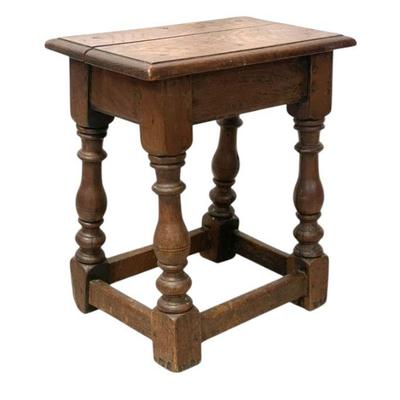CLASSIC ANTIQUE WILLIAM AND MARY PERIOD JOINT STOOL