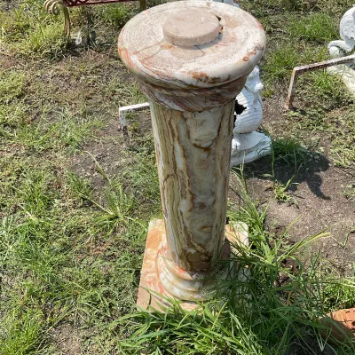 1092 Banded Onyx Marble Pedestal Display Column