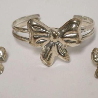 1186	STERLING SILVER BOW CUFF BRACELET AND EARRINGS, MEXICO, 1.07 TOZ
