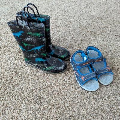 Lot #S109 - Boys Size 1 Western Chief Light-Up Rain Boots, & Eddie Bauer Sandals