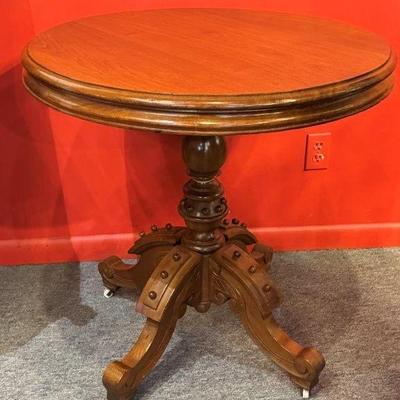 Antique Victorian walnut center table, great 2 person dining/breakfast table, 29” x 30”