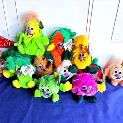 Vintage 1997 Veggie Friends Plush Collection – Set of 12 with Tags