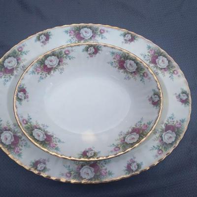 Royal albert service for 8 plus compleater
