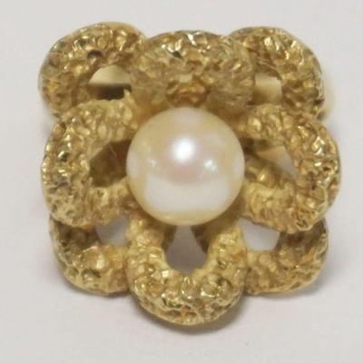 1122	14K LADIES FLORAL RING WITH PEARL CENTER, APPROXIMATE SIZE 6 1/2, 7.02 DWT INCLUDING PEARL
