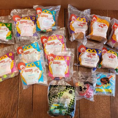 Lot 095-LR: McDonald’s Happy Meal Toys: WB’s Space Jam & Friends