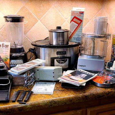 Spectacular Small Kitchen Appliance Assortment With Extra Accessories 