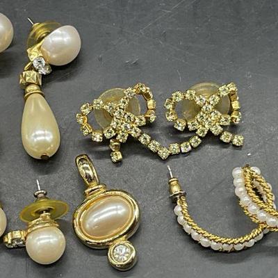 Lot 5 Vintage Gold Tn & Pearlescent Bead Jewelry +
