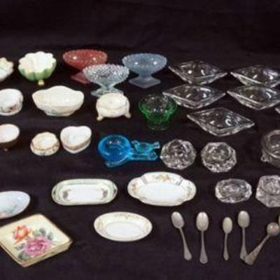 1149	LARGE COLLECTION OF SALTS, KNIFE RESTS, MINIATURE CRUETS AND SMALL TRAYS
