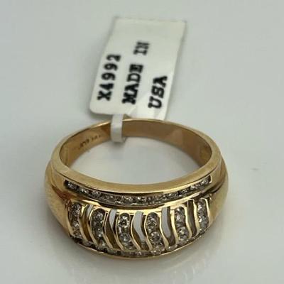A 14k Yellow Gold Natural Diamond Ring