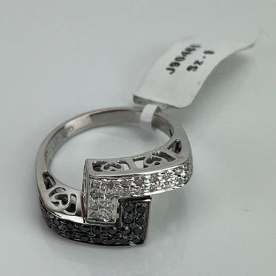 A 14k White Gold Natural Diamond Ring 