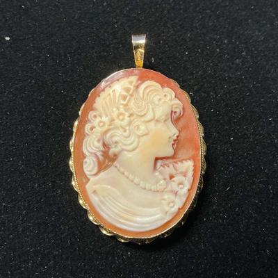 18k Gold Cameo Pendant / Brooch 