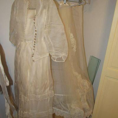 Vintage wedding dress with veil and hoop