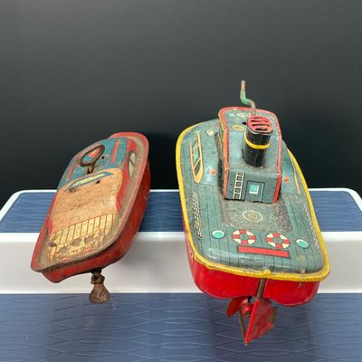 LOT 320: Vintage Tin Litho / Metal Wind-up Boats (Japan / USA)