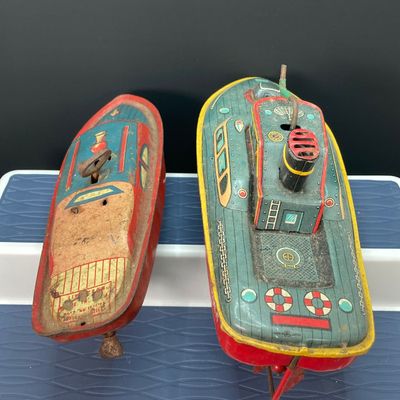 LOT 320: Vintage Tin Litho / Metal Wind-up Boats (Japan / USA)