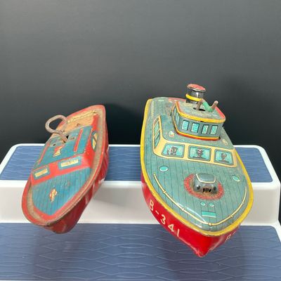 LOT 320: Vintage Tin Litho / Metal Wind-up Boats (Japan / USA)