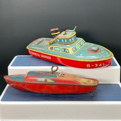 LOT 320: Vintage Tin Litho / Metal Wind-up Boats (Japan / USA)