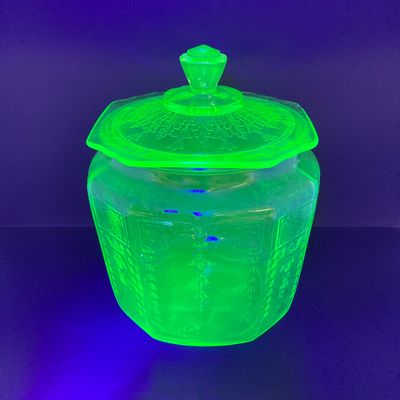 LOT 296: Lidded Uranium Glass Jars