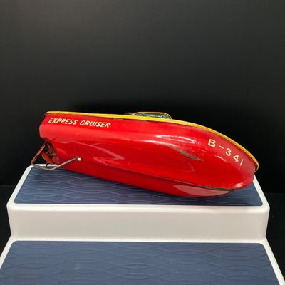 LOT 320: Vintage Tin Litho / Metal Wind-up Boats (Japan / USA)