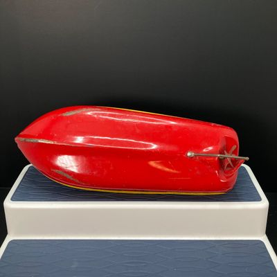 LOT 320: Vintage Tin Litho / Metal Wind-up Boats (Japan / USA)