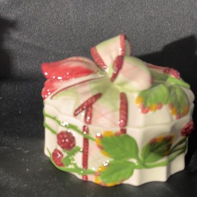 (S210) Fitz And Floyd Blackberry Juice Trinket Box