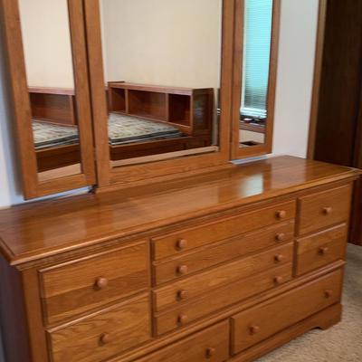 Wonderful Classic Wooden Bedroom Set   