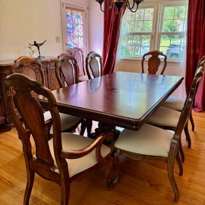 Thomasville table and chairs and chandelier 