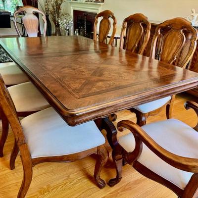 Thomasville dining table w/ leafs and 10
Chairs