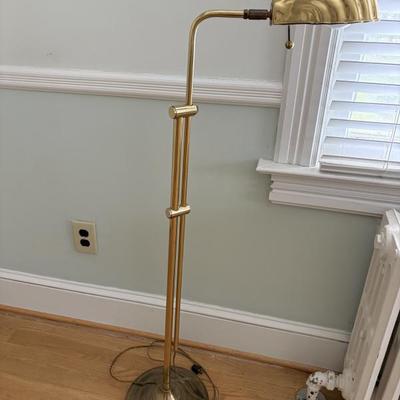 Vintage brass shell lamp
