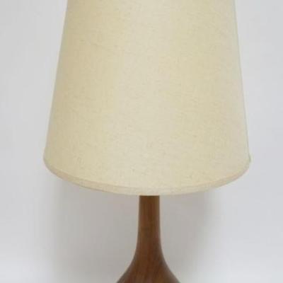 1131	MID CENTURY MODERN WOOD TABLE LAMP, APPROXIMATELY 31 IN H
