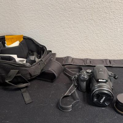 Nikon Digital Cool Pix P900 With Lenses And Backpack