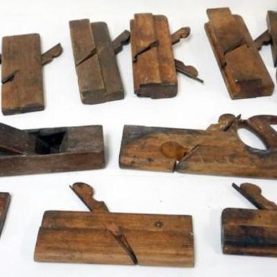 1262	GROUP OF ANTIQUE WOOD WORKING PLANES
