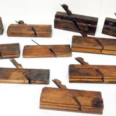1264	GROUP OF ANTIQUE WOOD WORKING PLANES
