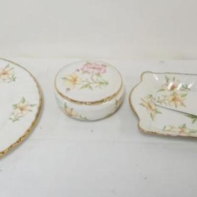 1142	ROYAL CROWN STAFFORDSHIRE COVERED DISH, HANDLED SERVER DISH, CAKE SERVING PIECE & TRAY, LARGEST APPROXIMATELY 9 5/8 IN
