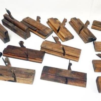 1263	GROUP OF ANTIQUE WOOD WORKING PLANES
