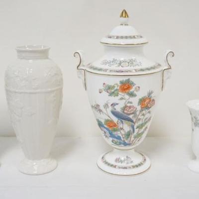 1133	GROUP OF ASSORTED WEDGWOOD VASES, WILD STRAWBERRY, CLASSIC GARDEN, KUTANI CRANE, LARGEST APPROXIMATELY 6 IN X 4 3/4 IN X 9 3/4 IN
