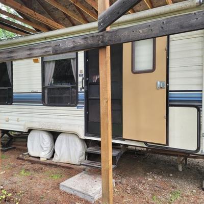 Presale item 1993 26 ft. Dutchman 5th wheel. Clean!  $5900