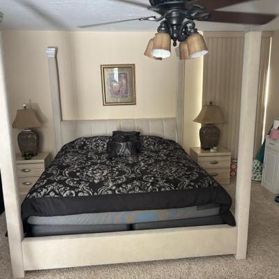 KING 4 POSTER BED
Available for presale.  Please refer to "Presale" information.  TEXT 760-668-0554 to buy