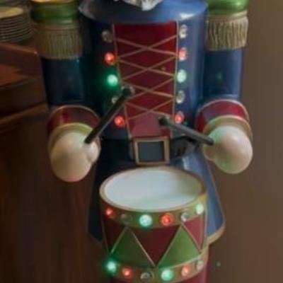 ANIMATED 5' + NUTCRACKER
Available for presale.  Please refer to "Presale" information.  TEXT 760-668-0554 to buy